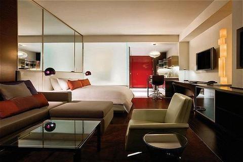 Strip Views Studio Suite 22
