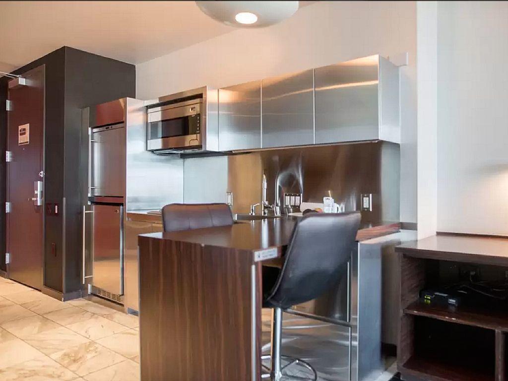 Strip Views Studio Suite 22 *