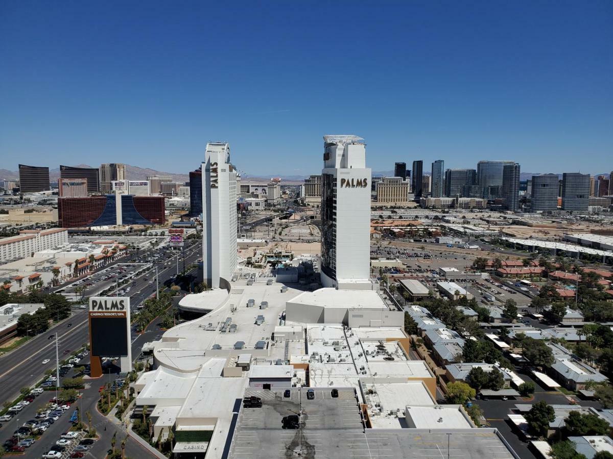 Strip Views Studio Suite 22 *