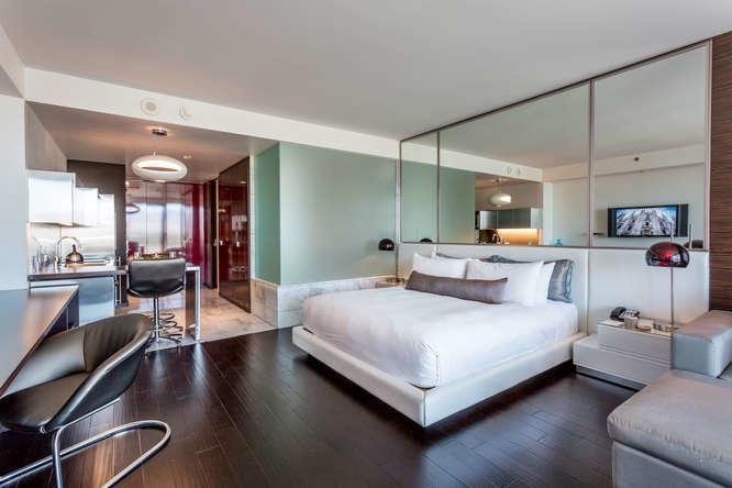 Palms Place Studio With Balcony & Strip View *